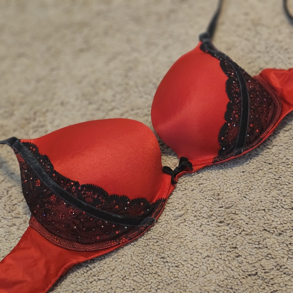 Victoria's Secret Bombshell Red & Black Rhinestone Lace Padded Push Up Bra